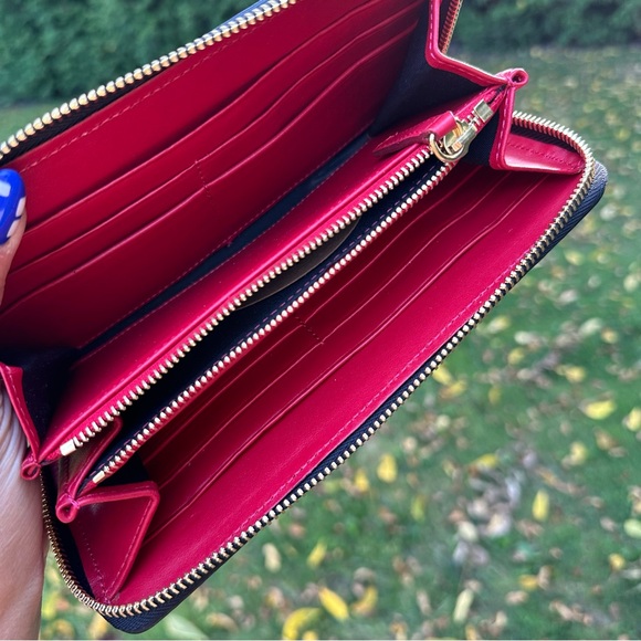 NWOT Alice D Milano Italian Leather zip around wallet - Picture 3 of 7